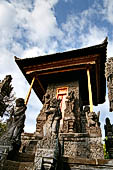 Pura Meduwe Karang - Bali - Secondary pavilion at the side of the central shrine.