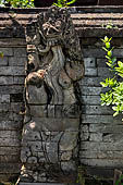 Pura Meduwe Karang - Bali - The various statues of demons and normal people of the first courtyard.
