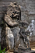 Pura Meduwe Karang - Bali - The various statues of demons and normal people of the first courtyard.