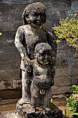 Pura Meduwe Karang - Bali - The various statues of demons and normal people of the first courtyard.