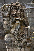 Pura Meduwe Karang - Bali - The various statues of demons and normal people of the first courtyard.