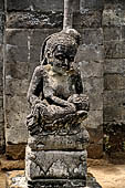 Pura Meduwe Karang - Bali - The various statues of demons and normal people of the first courtyard.
