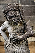 Pura Meduwe Karang - Bali - The various statues of demons and normal people of the first courtyard.