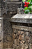 Pura Meduwe Karang - Bali - Reliefs adorning the basement walls of the central shrine, which show people and scenes from everyday life.