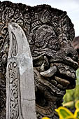 Pura Meduwe Karang - Bali - Details of the ornate columns of the central shrine.