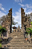 Pura Meduwe Karang - Bali - Split gate of the second courtyard.