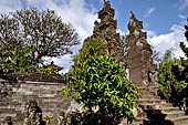 Pura Meduwe Karang - Bali - Split gate of the second courtyard.