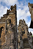 Pura Meduwe Karang - Bali - The impressive shrine of the Lord possessing the ground The central Padmasana is the seat of the Sun God Surya. 