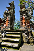 Pejeng, Bali - Pura Samuan Tiga. Candi bentar or 'split gate'.