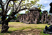 Pura Beji Sangsit , Bali, platforms and shrines of the inner courtyard.