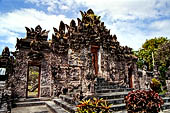 Pura Beji Sangsit , Bali, covered gate (Kori Agung) of the inner courtyard.