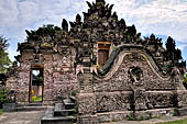 Pura Beji Sangsit , Bali, covered gate (Kori Agung) of the inner courtyard, details of the Aling Aling.