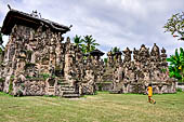 Pura Beji Sangsit , Bali, platforms and shrines of the inner courtyard.