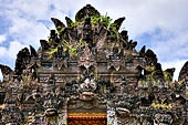 Pura Beji Sangsit , Bali, covered gate (Kori Agung) of the inner courtyard.