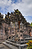 Pura Beji Sangsit , Bali, covered gate (Kori Agung) of the inner courtyard.