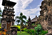 Pura Beji Sangsit , Bali, Candi Bentar at the entrance of the temple and the Kulkul tower.