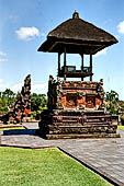Pura Taman Ayun - Bali. Throne in the first courtyard.