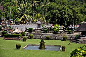 Pura Taman Ayun - Bali. Small rectangular pool with a fountain in the middle.