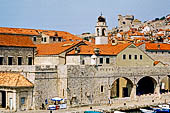 Dubrovnik, il vecchio porto. I vecchi cantieri navali oggi ospitano il Caff della Villa 
