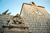 Pag, Pago, la torre dell'orologio, sede dell'ufficio turistico. 