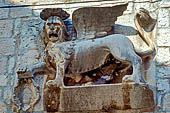 Hvar, Lesina - Il leone di San Marco sui muri della città vecchia.