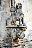 Sebenico, la cattedrale di S. Giacomo. Il portale dei leoni.