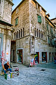Spalato, oltre la porta ferrea, palazzo Ciprianis Benedetti (1394). 