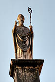 Trogir, porta di terraferma la statua di S Ivano Orsini il santo protettore della città.