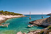 Isola di Vis - La baia di Stiniva.