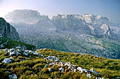 Gruppo Meridionale del Brenta nella foschia del mattino.