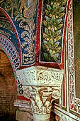 Ravenna - Il battistero Neoniano, decorazione del piano inferiore (418 d.C.).