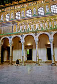 Ravenna. Basilica di S. Apollinare Nuovo ( VI sec.). Corteo delle vergini, lato sinistro della navata.