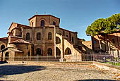 Ravenna - Basilica di San Vitale, la parte absidale con gli archi rampanti aggiunti nel X secolo.