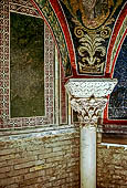 Ravenna - Il battistero Neoniano, decorazione del piano inferiore (418 d.C.).