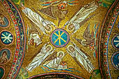 Ravenna. Museo Arcivescovile, Cappella Arcivescovile. Mosaici della volta dell'oratorio.