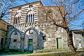 San Salvatore dei Fieschi (Lavagna) - Palazzo Comitale dei Fieschi (XIII secolo), la loggia di ingresso.