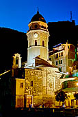 Le Cinque Terre. Vernazza, la chiesa di Santa Margherita d Antiochia. 
