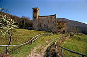 Lago di Lugano - Passeggiata sul Monte San Salvatore, chiesa di Santa Maria Assunta  di Torello
