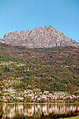 Lago di Piano, Val Menaggio. Sullo sfondo il Monte Grona. 