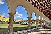 Izamal - Convent of San Antonio de Padua (XVI c). The porticoed atrium. 