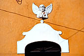 Merida, Calle 60. Detail of colonial architecture near the small Parque Santa Lucia. 