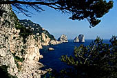 Capri - Dai Giardini di Augusto vista verso i faraglioni.