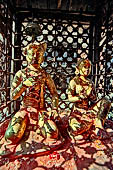 Changu Narayan - inside a cage the statues of King Bhupalendra and his queen, the Malla King of Kantipur which in the XVII C renovated the temple. 