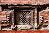 Kathmandu - Durbar Square. Hanuman Dhoka: Lohan Chowk. Detail of the carved wooden windows.