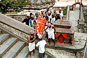 Pashupatinath Temple (Deopatan) - funerary ceremony.