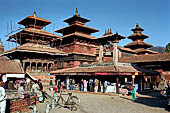 Patan Durbar Square - Taleju bell with from left to right: Hari Shankar temple, Taleju temple and Dejutaleju temple, the last two are part of the Royal Palace. 
