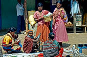 Orissa Koraput district - The weekly market of Ankadeli. 