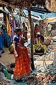 Orissa Koraput district - The weekly market of Ankadeli. 