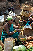 Orissa Koraput district - The weekly market of Ankadeli. 