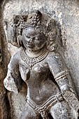 Hirapur - the Sixtyfour Yoginis Temple, Yogini n 24 (clockwise), note the beautuful hairdos. 